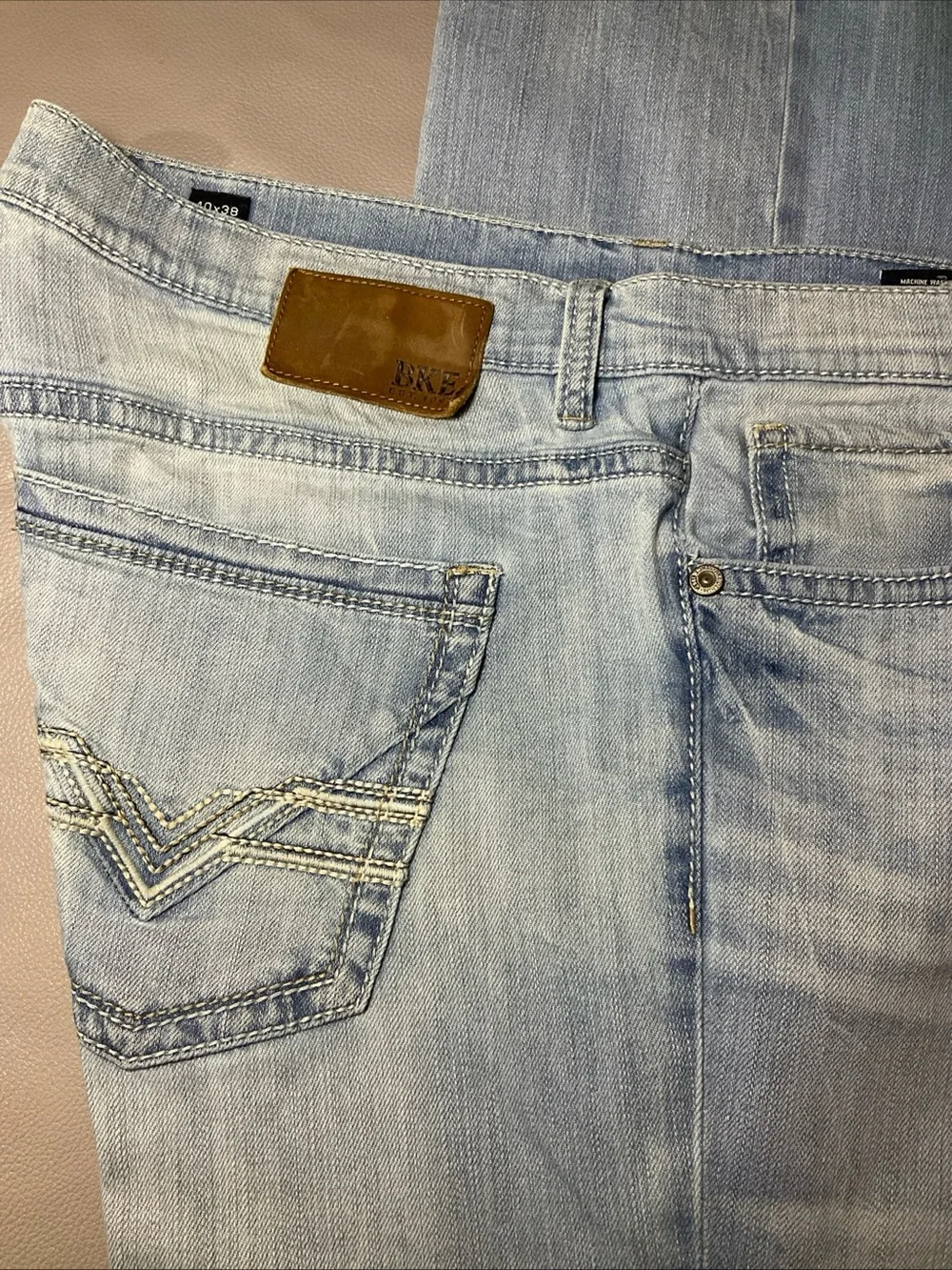 BKE Men's Relaxed Light Wash Blue Jeans